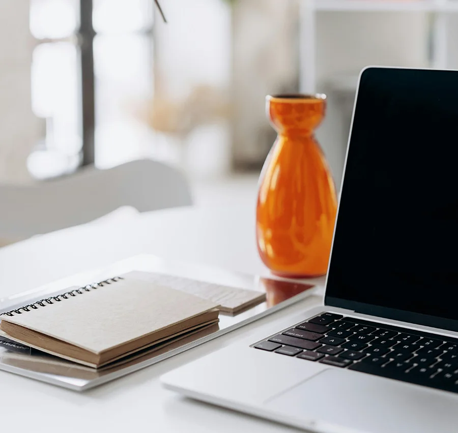 bild-kaffee-und-koepfe-textseite-pexels-mikhail-nilov-6894208 bild-kaffee-und-koepfe-textseite-pexels-mikhail-nilov-6894208