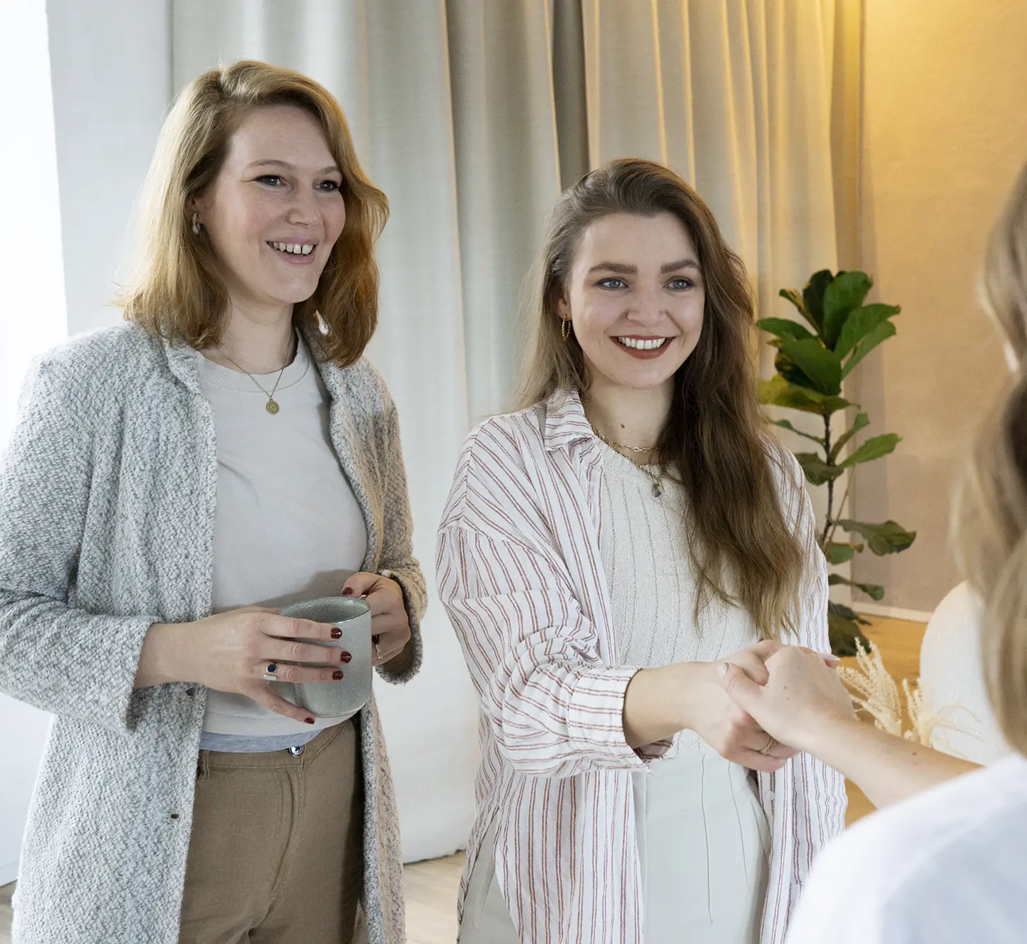 kaffee-koepfe-mediendesign-grafik-web-text-kontakt-team-tatjana-jacqueline-scharrer-uhl-gbr-schmal
