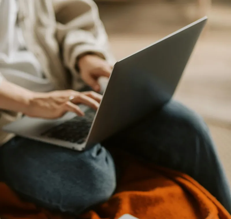 text-und-lektorat-schmuckfoto-bild-laptop Text und Lektorat Bild Stillleben Dekobild